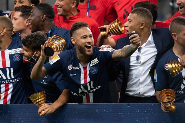 亚冠-C罗梅开二度轰913球 利雅得胜利3-1胜