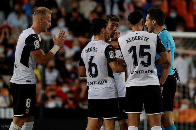 拜仁提前四轮卫冕德甲 向“六冠王”迈进